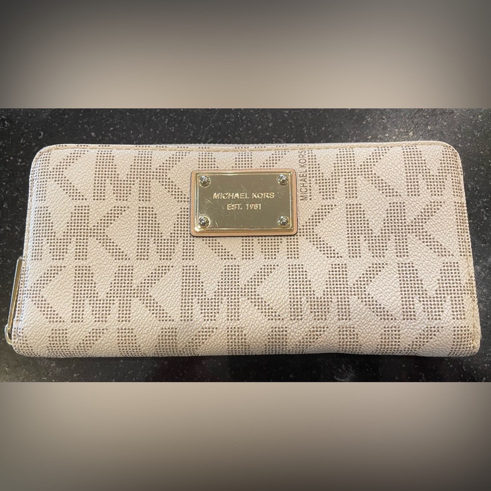 Michael Kors Jet Set Continental wallet
